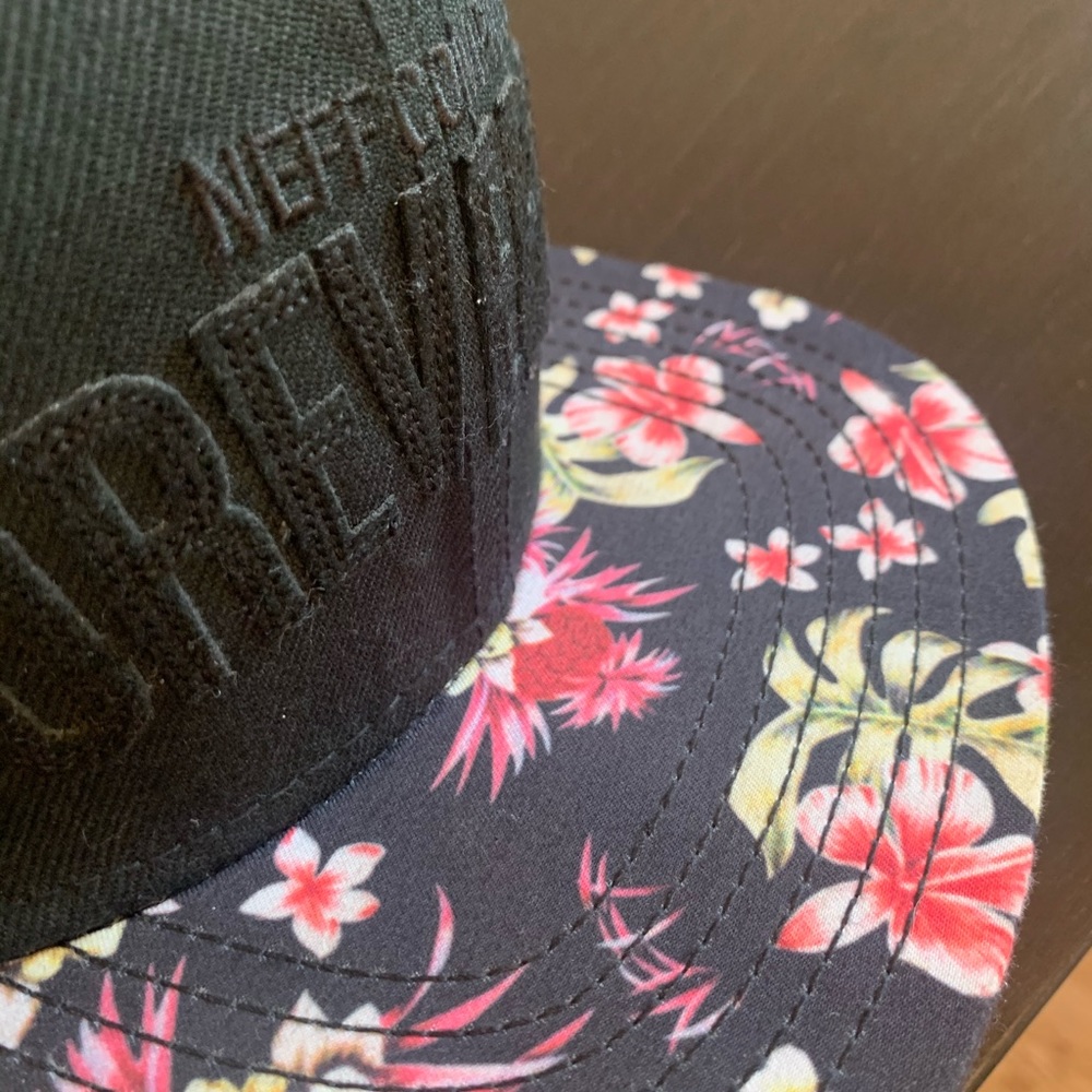 Neff hat - Picture 2 of 4